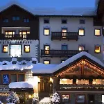 Jumeaux Hotel