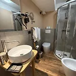 Jumeaux Hotel