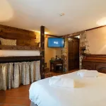 Hotel Jumeaux 3*