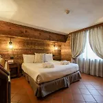 Jumeaux Otel 3*