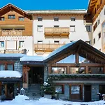 Jumeaux Hotel 3*