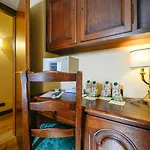 Jumeaux Hotel