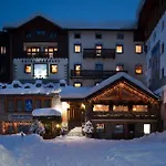 Jumeaux Hotel 3*