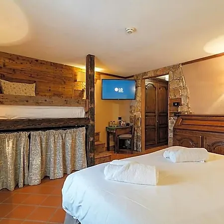 Jumeaux Hotel