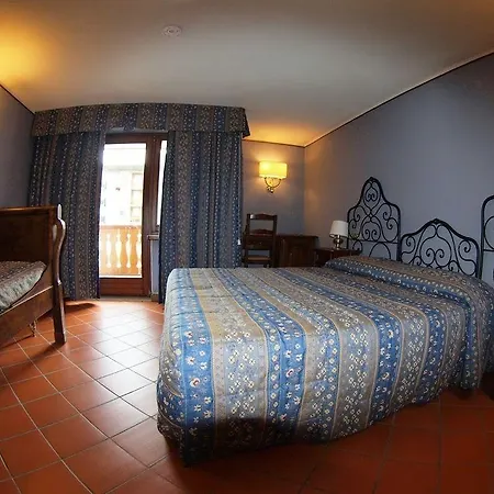 Jumeaux Hotell 3*
