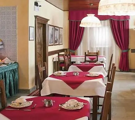 Jumeaux Hotel 3*