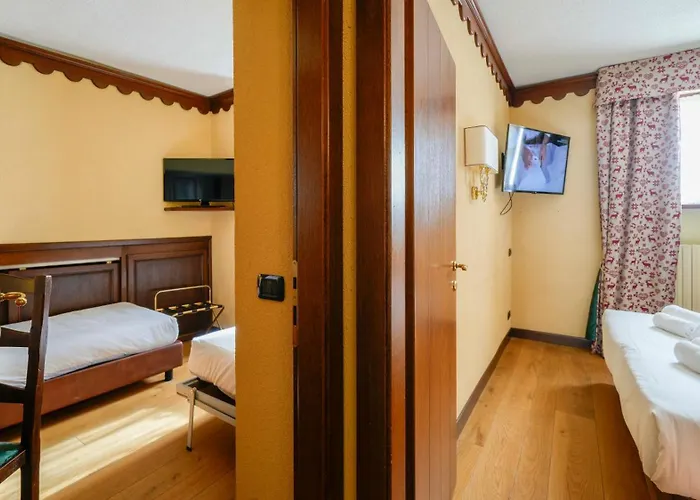 朱梅奥克斯酒店 3*